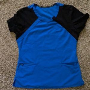 Careisma M scrub top
